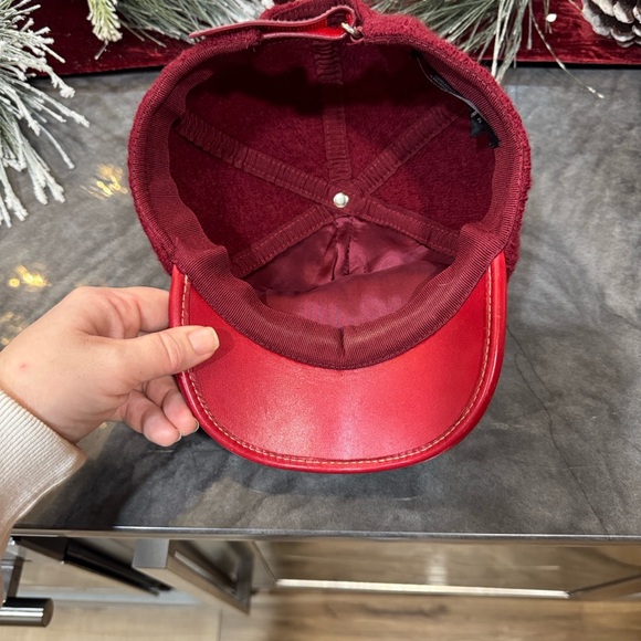 Gucci Red Wool Hat excellent condition - Picture 4 of 5